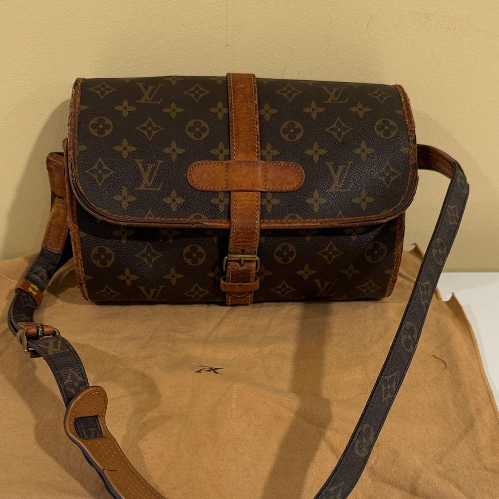 Authentic Louis Vuitton Monogram Marne Louis Vuitton handbag  (Model No. M51369)
